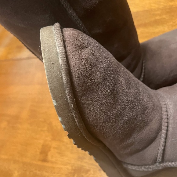 Tall UGG button boots size 8 with cleaning kit - Picture 8 of 14